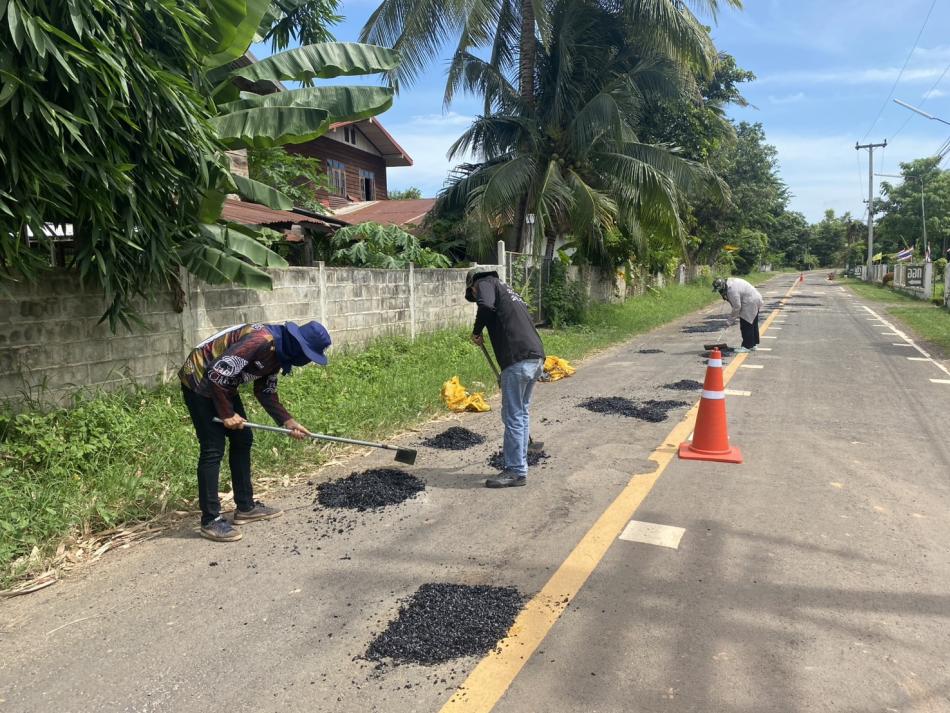 องค์การบริหารส่วนจังหวัดอำนาจเจริญ ดำเนินซ่อมแซมถนนเส้นสร้างนกทา - ถ่อนใหญ่ 