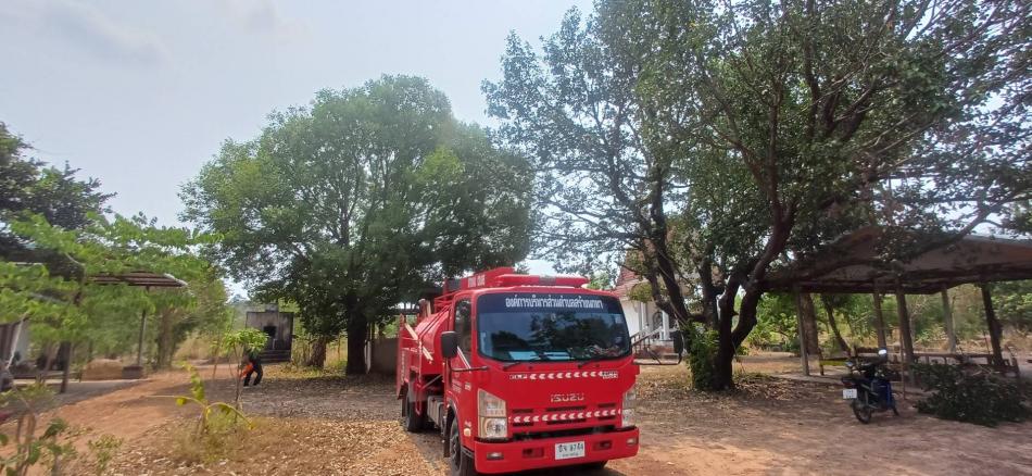 ออกตัดกิ่งไม้วัดบ้านหินโงม และล้างท่อประปาภายในหมู่บ้าน  บ้านหินโงม หมู่ที่ 14 ตำบลสร้างนกทา อำเภอเมืองอำนาจเจริญ จังหวัดอำนาจเจริญ 