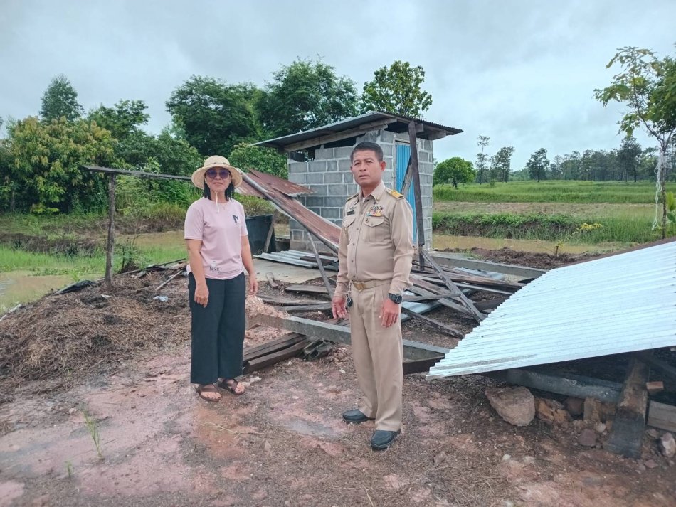 ลงพื้นที่สำรวจความเสียหายคอกสัตว์ รายนางต้อย มั่นคง หมู่ที่ 8  บ้านหนองแฝก ตำบลสร้างนกทา อำเภอเมืองอำนาจเจริญ จังหวัดอำนาจเจริญ 